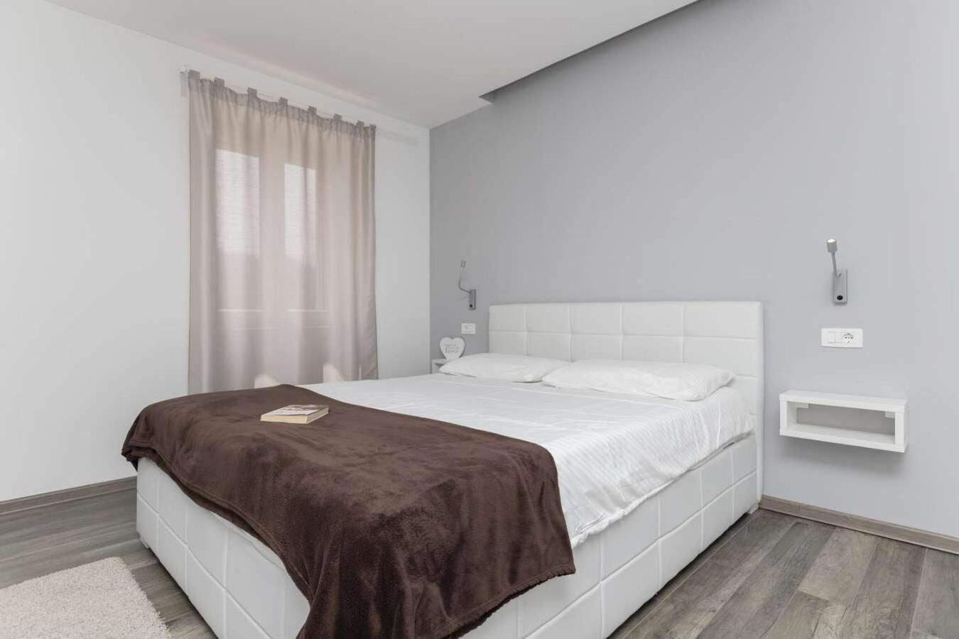 Villa Viscum In Central Istria For 8 Persons With Large Garden - Pet Friendly Пазин Екстер'єр фото
